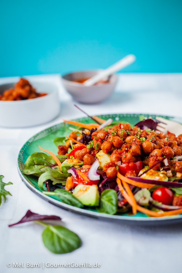  Smoky Ponderosa BBQ Salad, even non vegans become weak #vegan | GourmetGuerilla.de 